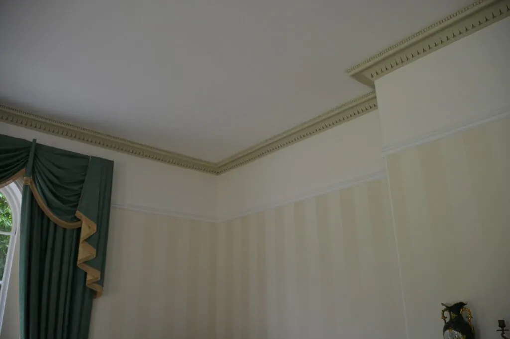 Wallpapering service in Grade 2 listed building